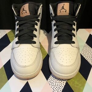 Nike Air Jordan's mid